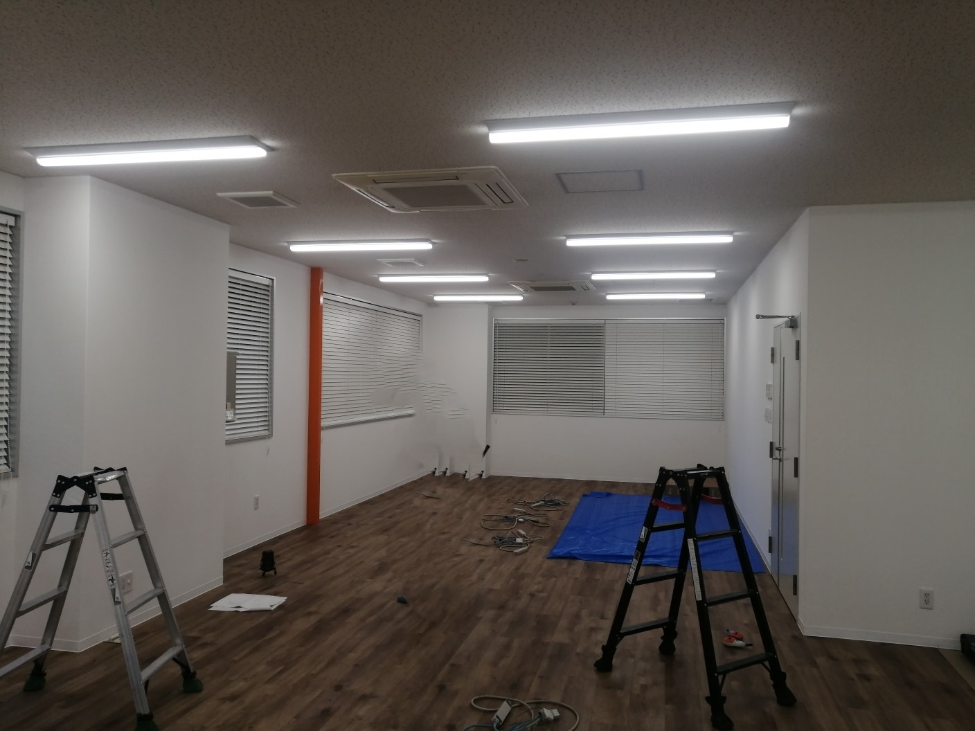 【内装工事】ガラスパーテーション設置